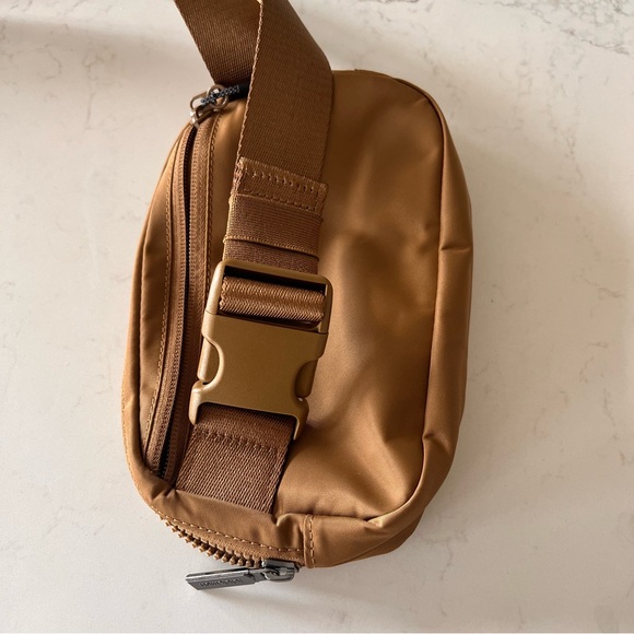 Everywhere 1 L belt bag - Picture 3 of 10